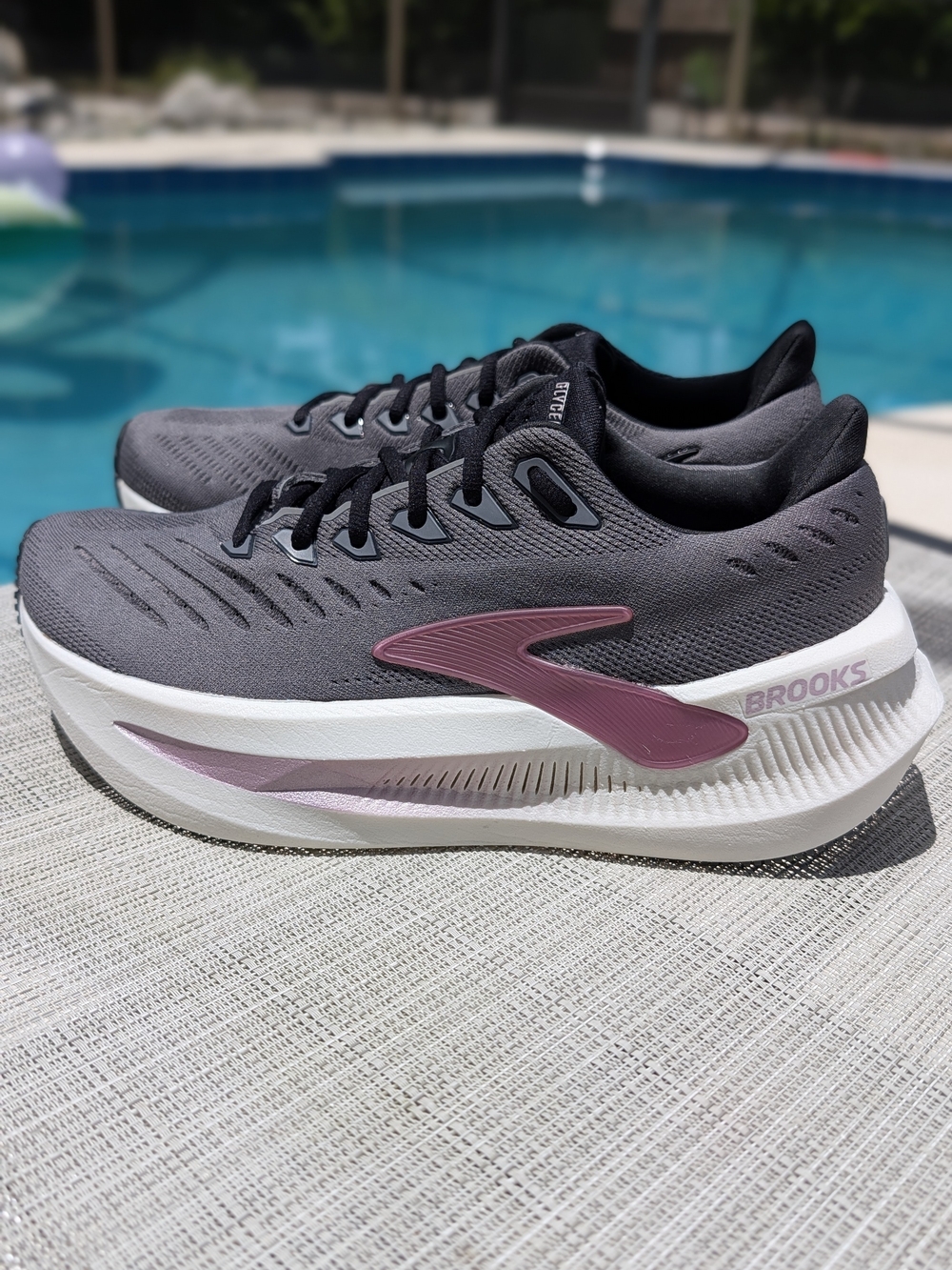 Brooks Glycerin Max 2 Women's Size 9 B Running Shoes Grey Pink Max Cushion